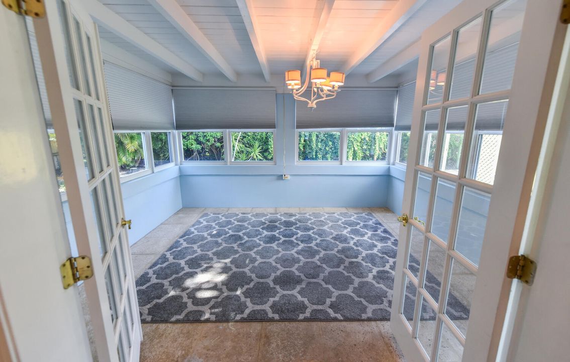 Active With Contract: $924,900 (3 beds, 2 baths, 1219 Square Feet)