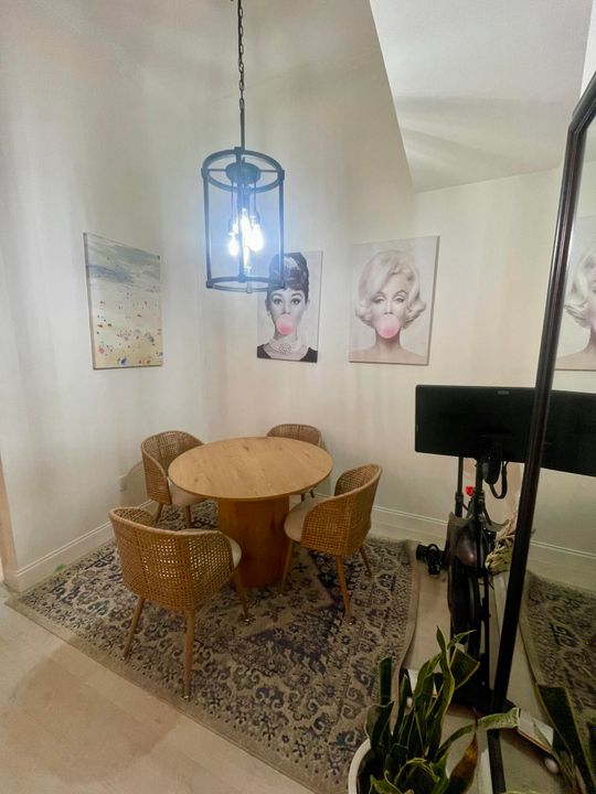 For Rent: $3,500 (2 beds, 2 baths, 1118 Square Feet)