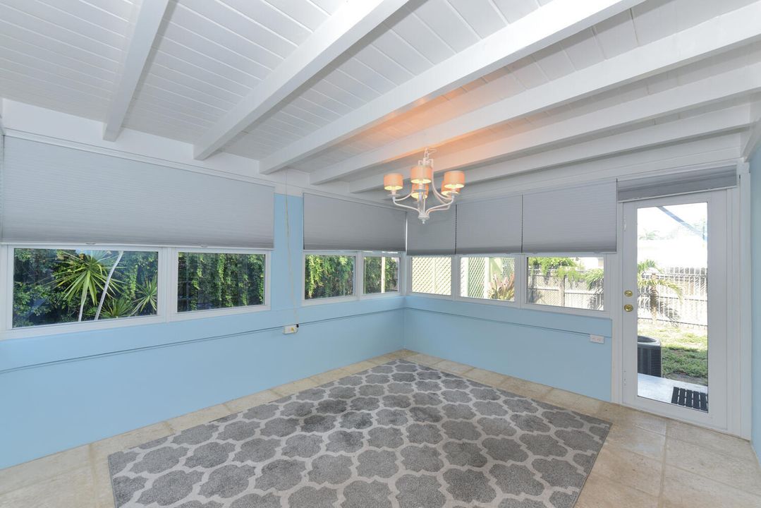 Active With Contract: $924,900 (3 beds, 2 baths, 1219 Square Feet)