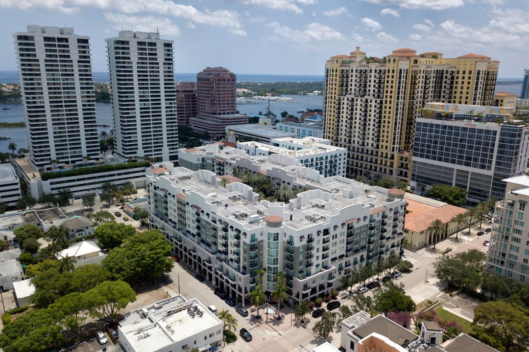 For Rent: $3,500 (2 beds, 2 baths, 1118 Square Feet)