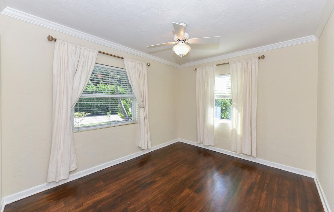 Active With Contract: $924,900 (3 beds, 2 baths, 1219 Square Feet)