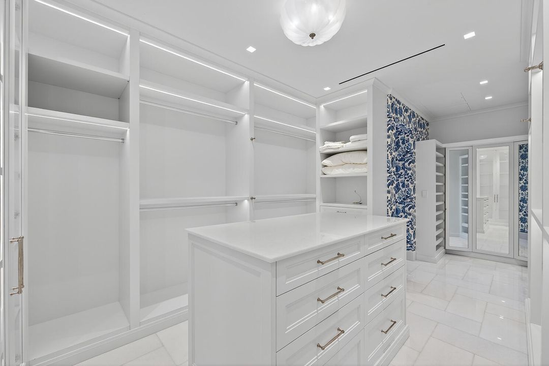 For Sale: $15,200,000 (6 beds, 6 baths, 7046 Square Feet)