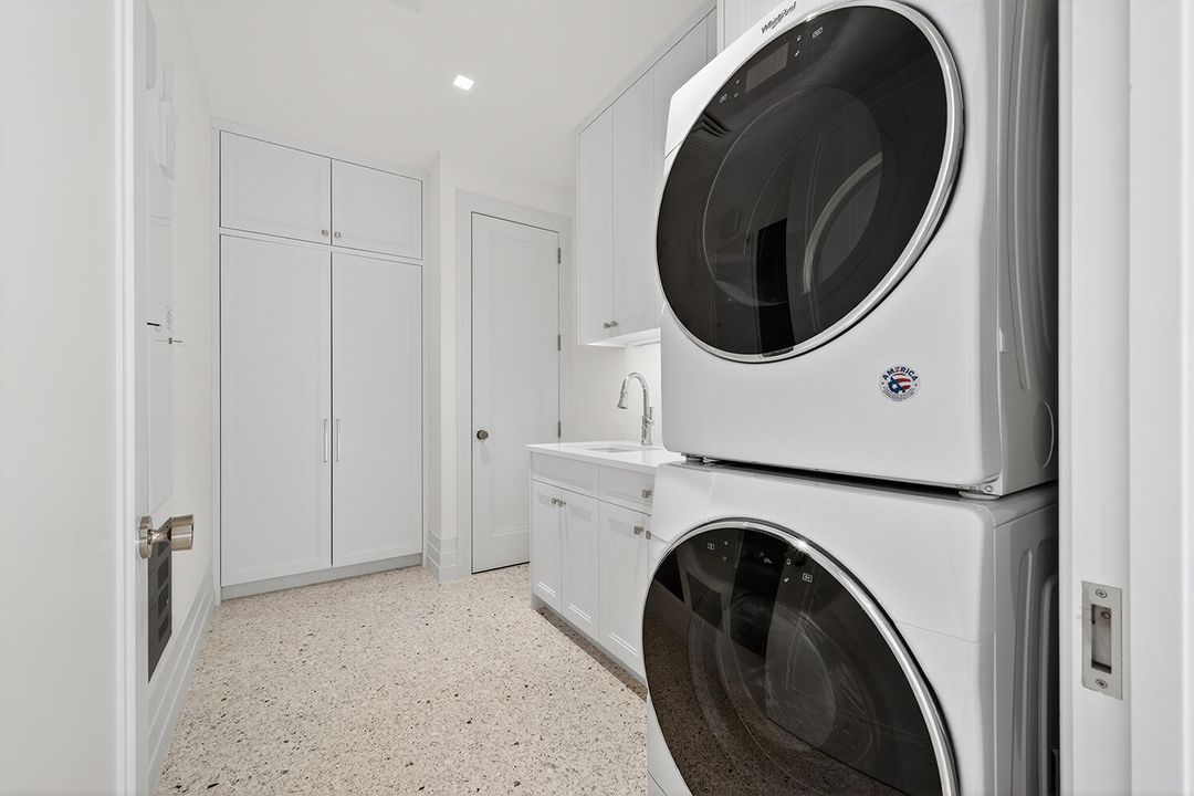 For Sale: $15,200,000 (6 beds, 6 baths, 7046 Square Feet)