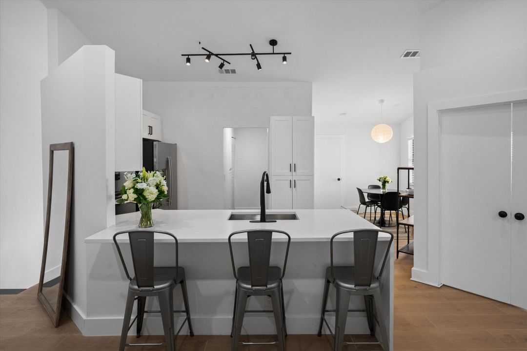 На продажу: $469,000 (3 спален, 2 ванн, 1400 Квадратных фут)