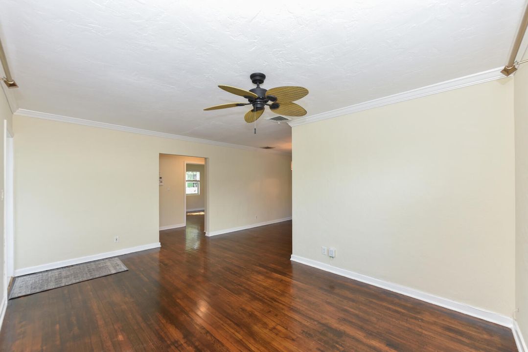 Active With Contract: $924,900 (3 beds, 2 baths, 1219 Square Feet)