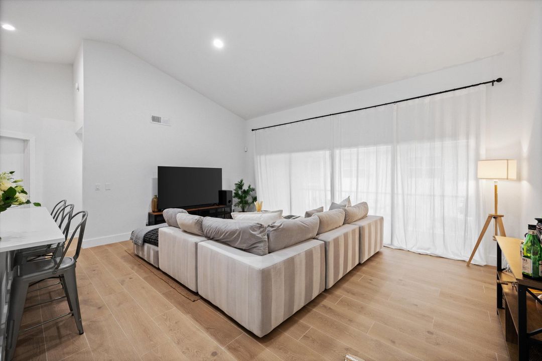 На продажу: $469,000 (3 спален, 2 ванн, 1400 Квадратных фут)