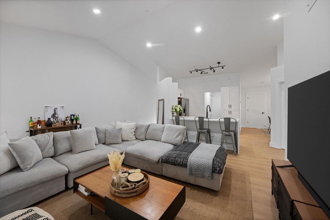 На продажу: $469,000 (3 спален, 2 ванн, 1400 Квадратных фут)