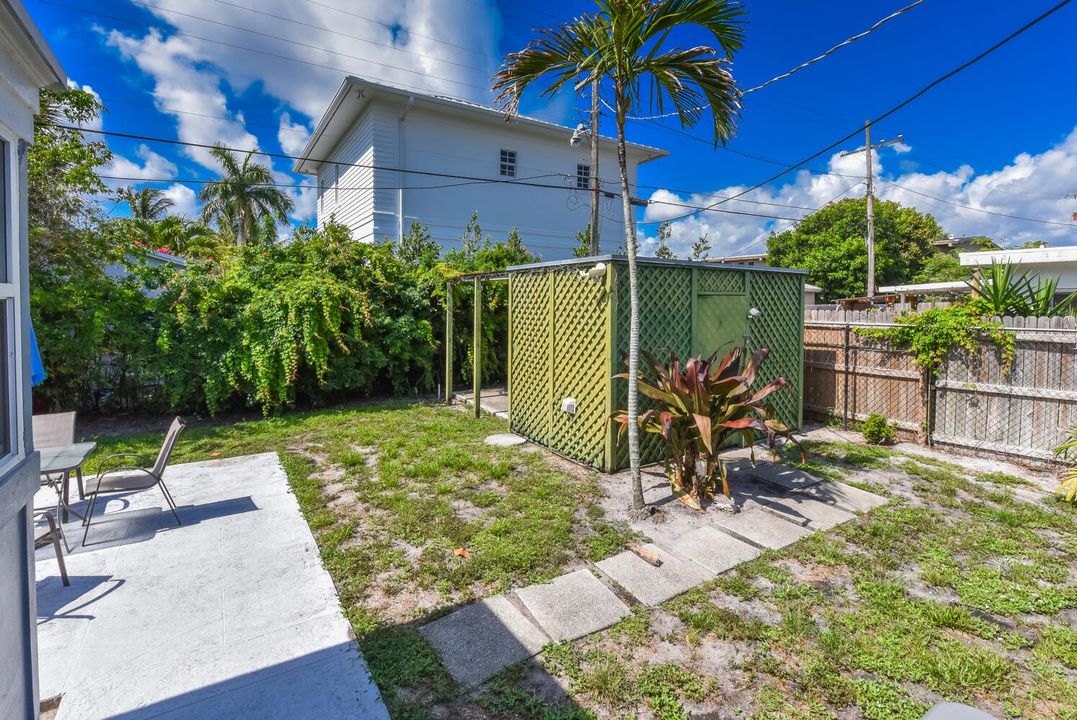 Active With Contract: $924,900 (3 beds, 2 baths, 1219 Square Feet)
