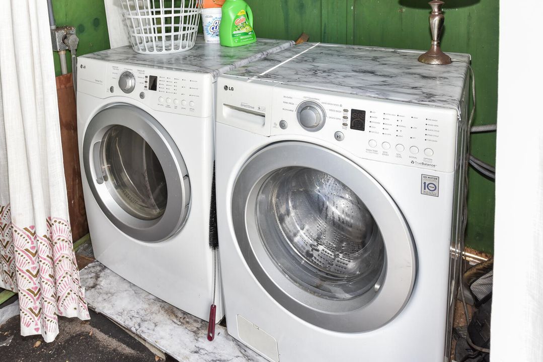 Active With Contract: $924,900 (3 beds, 2 baths, 1219 Square Feet)