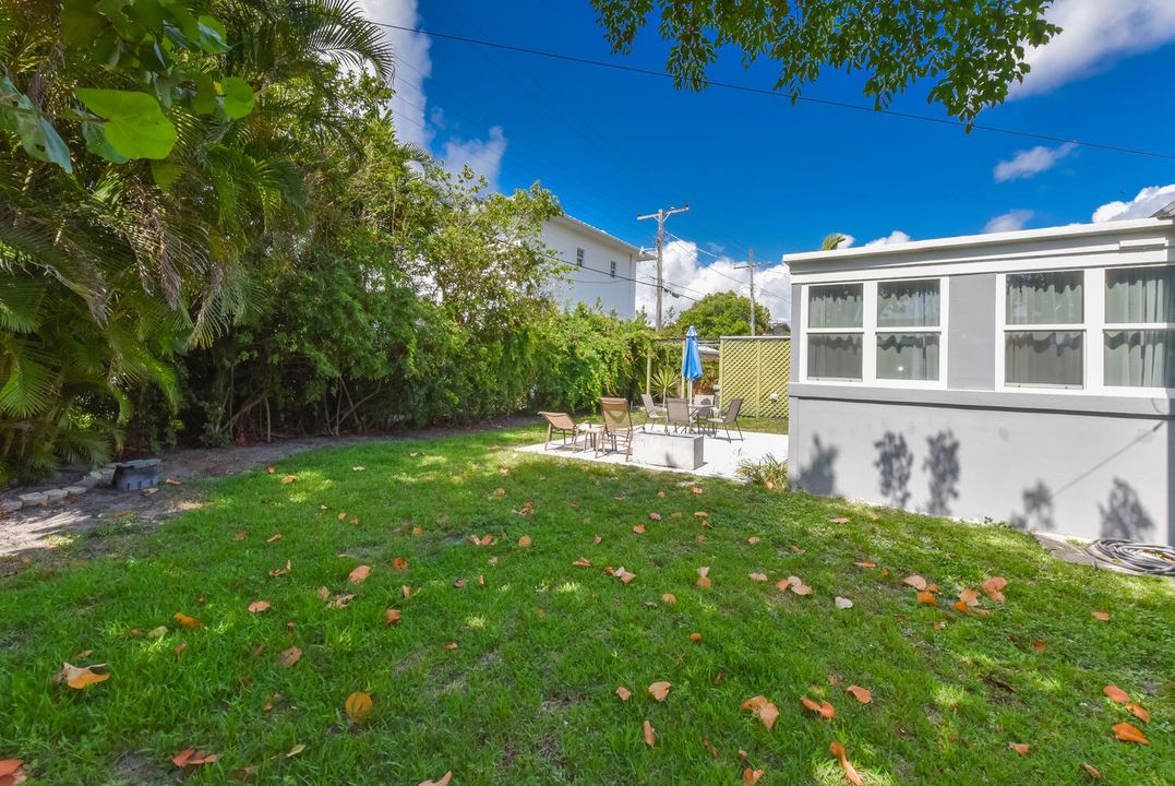 Active With Contract: $924,900 (3 beds, 2 baths, 1219 Square Feet)