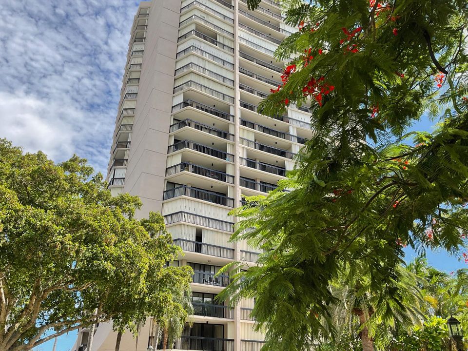 For Rent: $2,200 (2 beds, 2 baths, 1294 Square Feet)