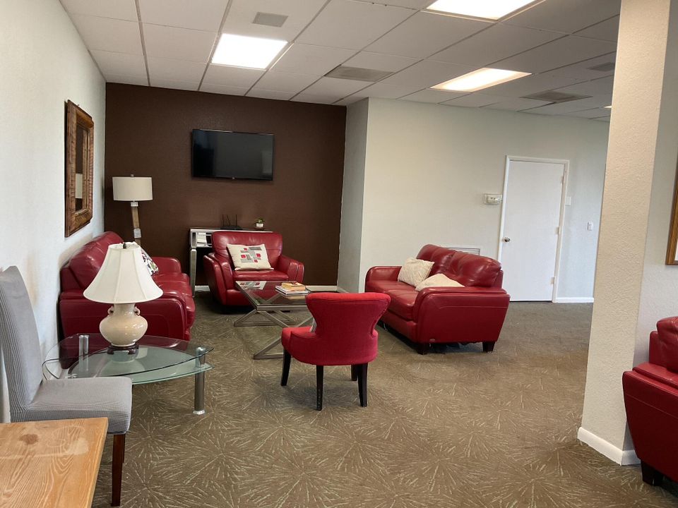 For Rent: $2,200 (2 beds, 2 baths, 1294 Square Feet)