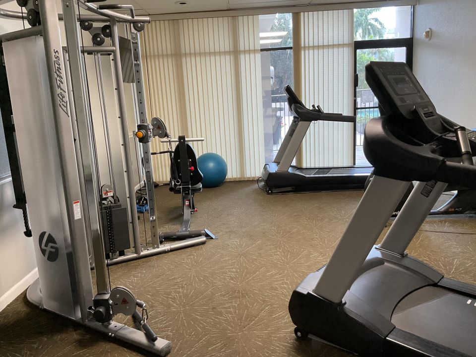 For Rent: $2,200 (2 beds, 2 baths, 1294 Square Feet)