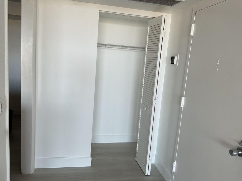 For Rent: $2,200 (2 beds, 2 baths, 1294 Square Feet)