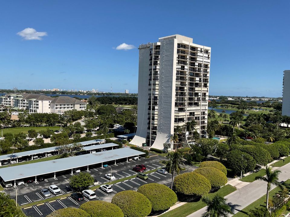 For Rent: $2,200 (2 beds, 2 baths, 1294 Square Feet)