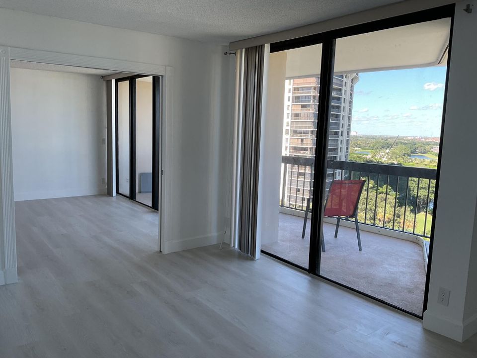 For Rent: $2,200 (2 beds, 2 baths, 1294 Square Feet)