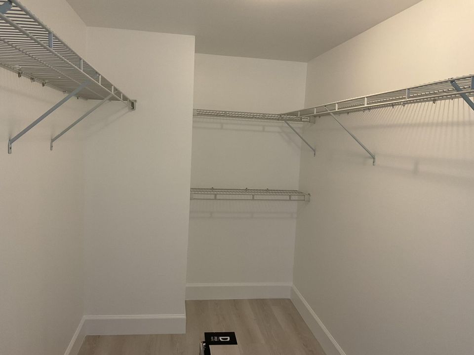 For Rent: $2,200 (2 beds, 2 baths, 1294 Square Feet)