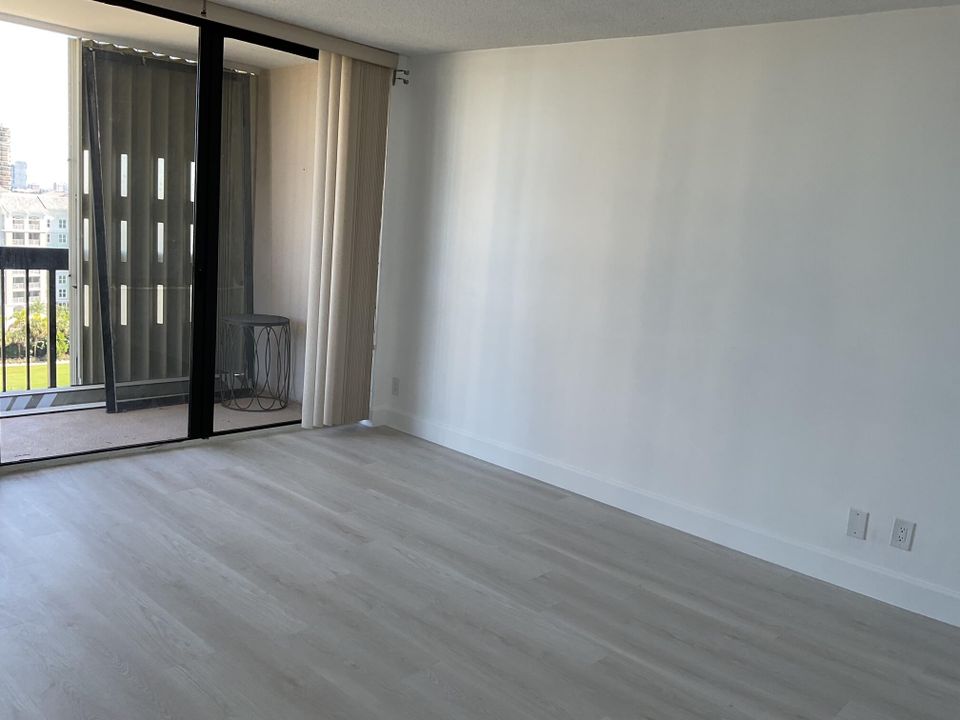 For Rent: $2,200 (2 beds, 2 baths, 1294 Square Feet)