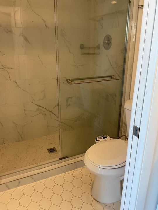 For Rent: $2,200 (2 beds, 2 baths, 1294 Square Feet)