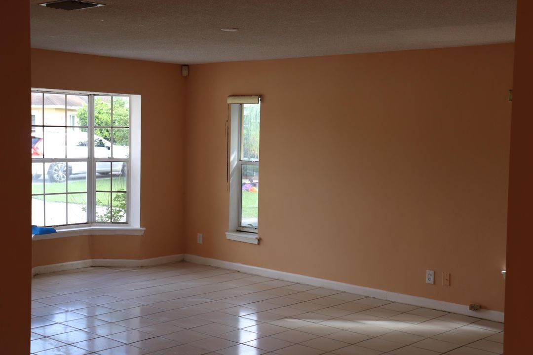 Под контрактом: $2,600 (3 спален, 2 ванн, 1253 Квадратных фут)