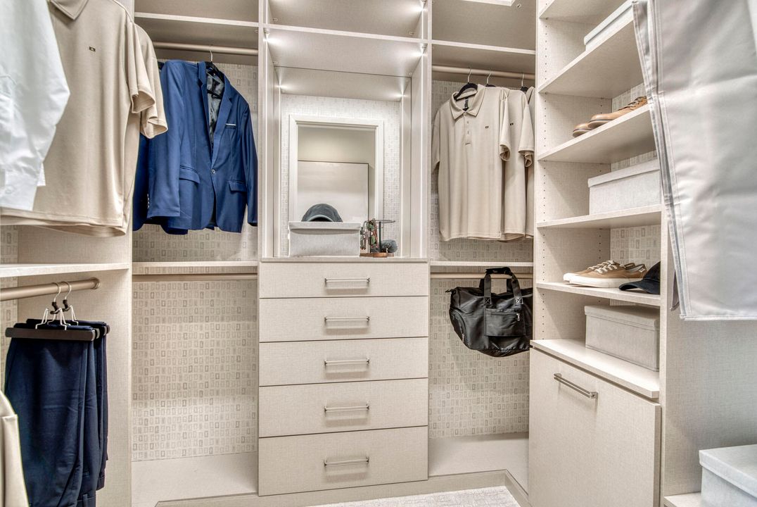 For Sale: $1,452,900 (5 beds, 7 baths, 4267 Square Feet)