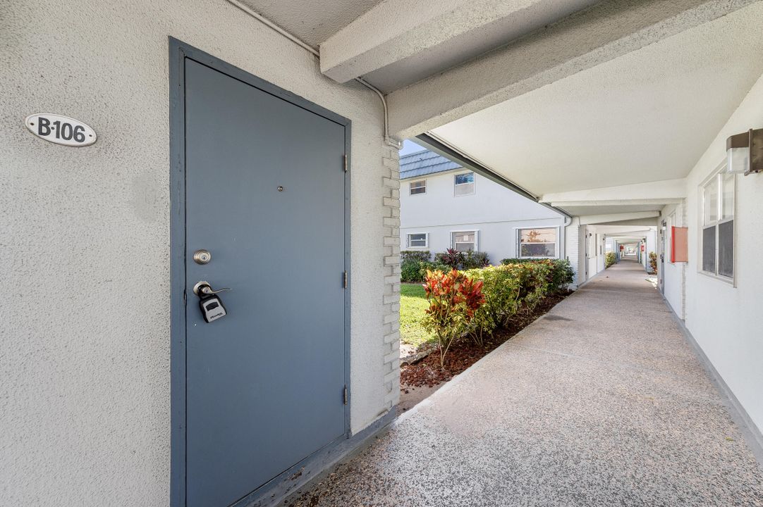 For Sale: $109,900 (1 beds, 1 baths, 720 Square Feet)