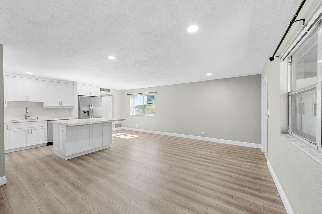 For Sale: $109,900 (1 beds, 1 baths, 720 Square Feet)