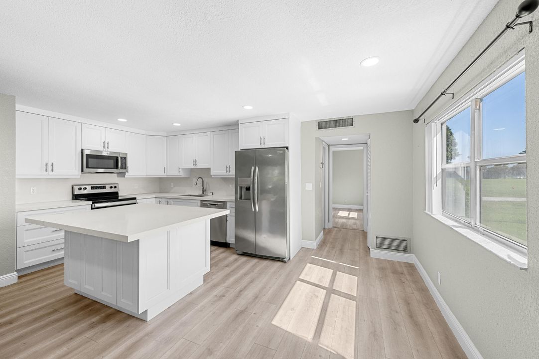 For Sale: $109,900 (1 beds, 1 baths, 720 Square Feet)