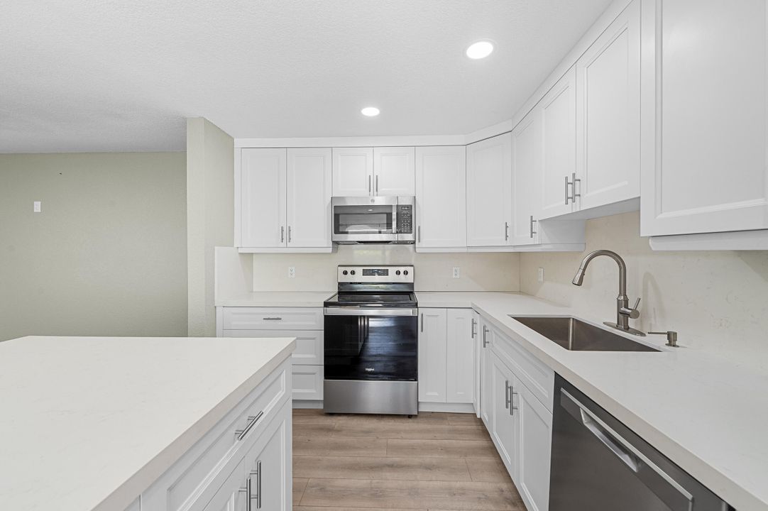 For Sale: $109,900 (1 beds, 1 baths, 720 Square Feet)