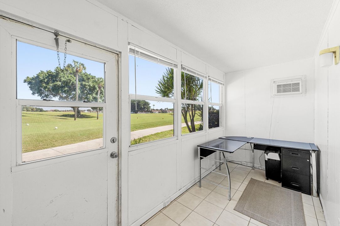 For Sale: $109,900 (1 beds, 1 baths, 720 Square Feet)