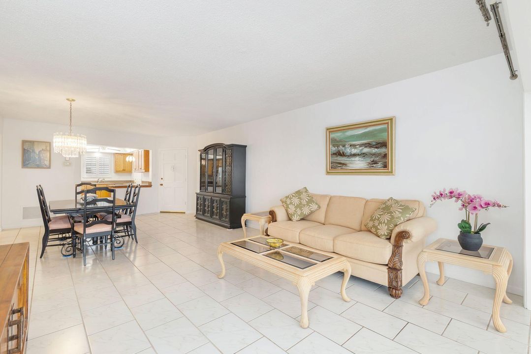 待售: $295,000 (2 贝兹, 2 浴室, 1178 平方英尺)