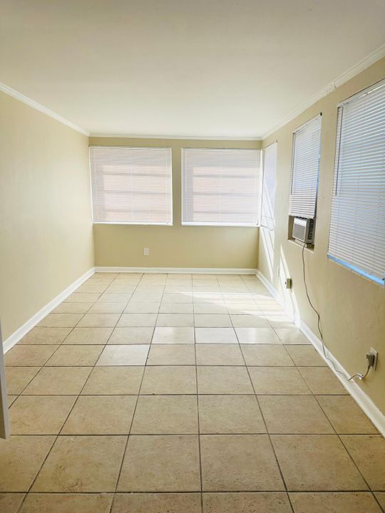 出租: $1,800 (3 贝兹, 1 浴室, 1777 平方英尺)