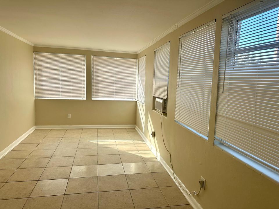 出租: $1,800 (3 贝兹, 1 浴室, 1777 平方英尺)