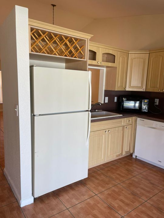 For Rent: $2,000 (2 beds, 2 baths, 960 Square Feet)