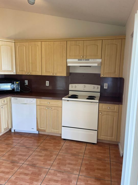 For Rent: $2,000 (2 beds, 2 baths, 960 Square Feet)
