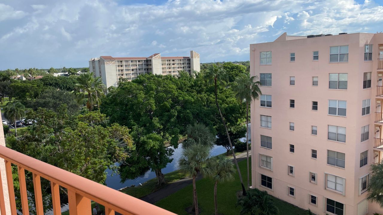 For Rent: $2,000 (2 beds, 2 baths, 1060 Square Feet)