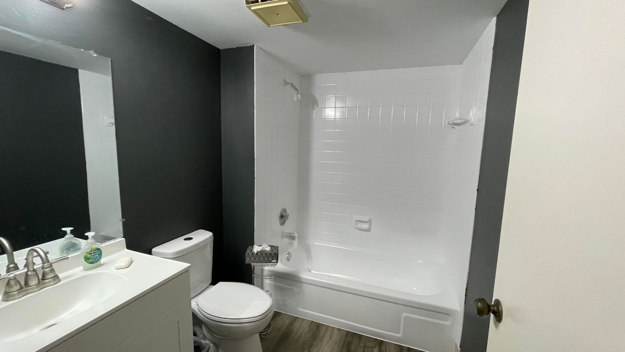 For Rent: $2,000 (2 beds, 2 baths, 1060 Square Feet)