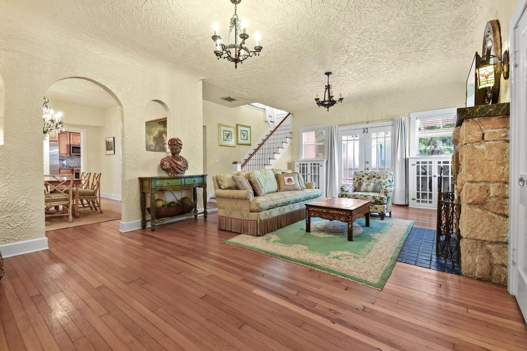 出租: $7,500 (3 贝兹, 2 浴室, 2646 平方英尺)