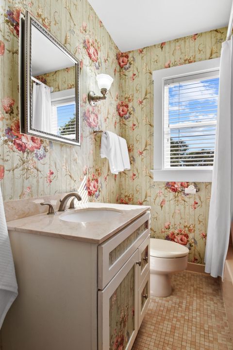 出租: $7,500 (3 贝兹, 2 浴室, 2646 平方英尺)