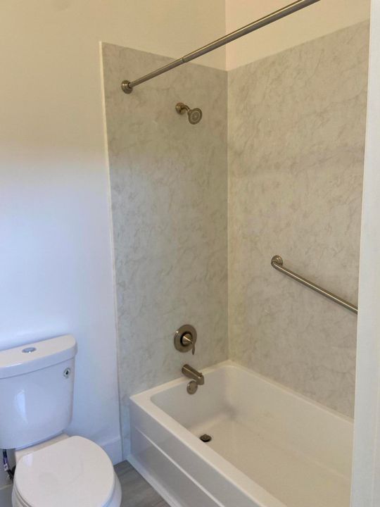 Active With Contract: $2,400 (3 beds, 2 baths, 1217 Square Feet)