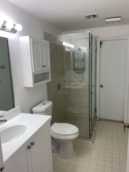 Active With Contract: $2,400 (3 beds, 2 baths, 1217 Square Feet)