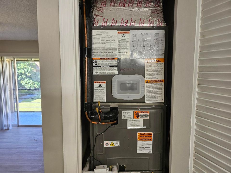 For Rent: $2,200 (2 beds, 2 baths, 978 Square Feet)