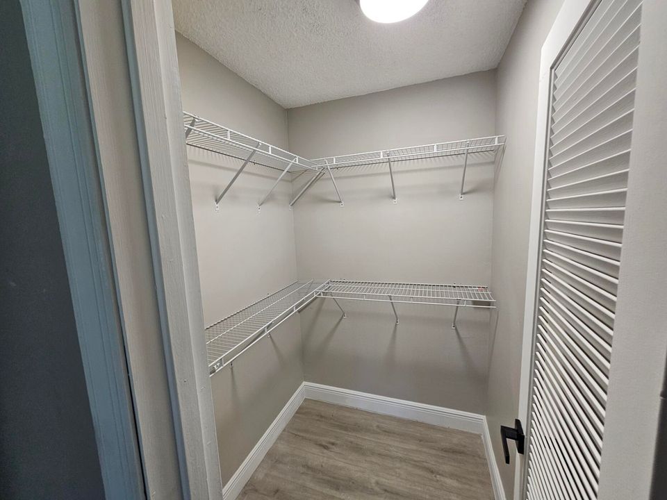 For Rent: $2,200 (2 beds, 2 baths, 978 Square Feet)