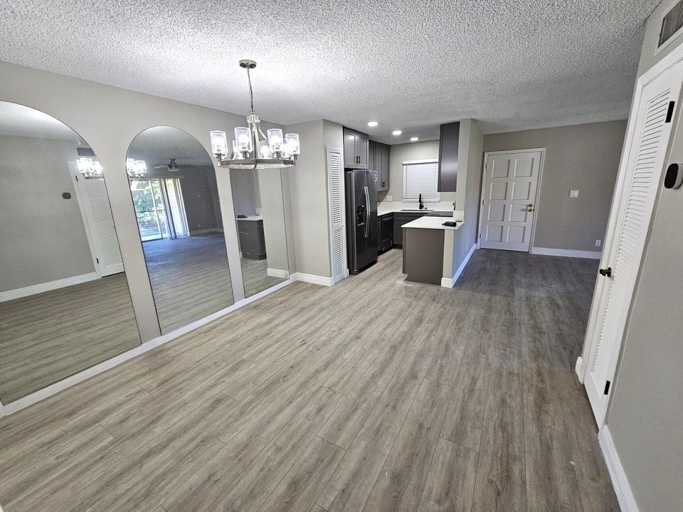 For Rent: $2,200 (2 beds, 2 baths, 978 Square Feet)