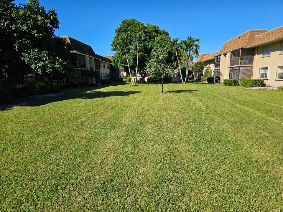 For Rent: $2,200 (2 beds, 2 baths, 978 Square Feet)