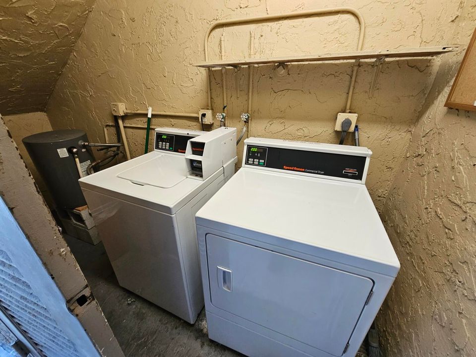 For Rent: $2,200 (2 beds, 2 baths, 978 Square Feet)