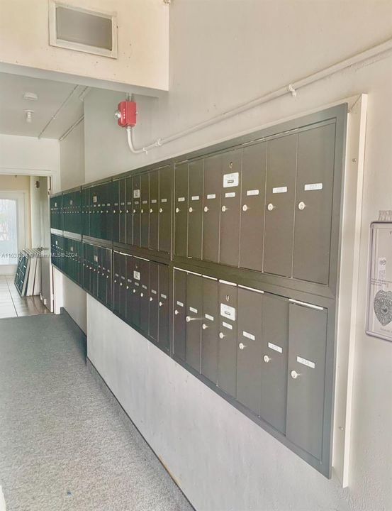 待售: $219,900 (1 贝兹, 1 浴室, 795 平方英尺)