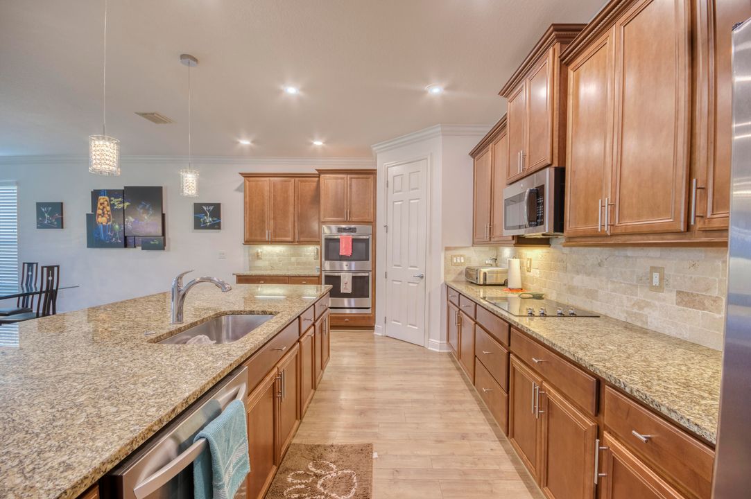 待售: $419,900 (3 贝兹, 2 浴室, 1992 平方英尺)