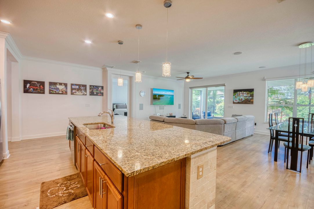 待售: $419,900 (3 贝兹, 2 浴室, 1992 平方英尺)