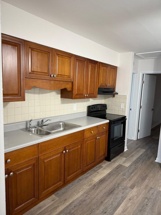 出租: $2,500 (3 贝兹, 2 浴室, 1410 平方英尺)